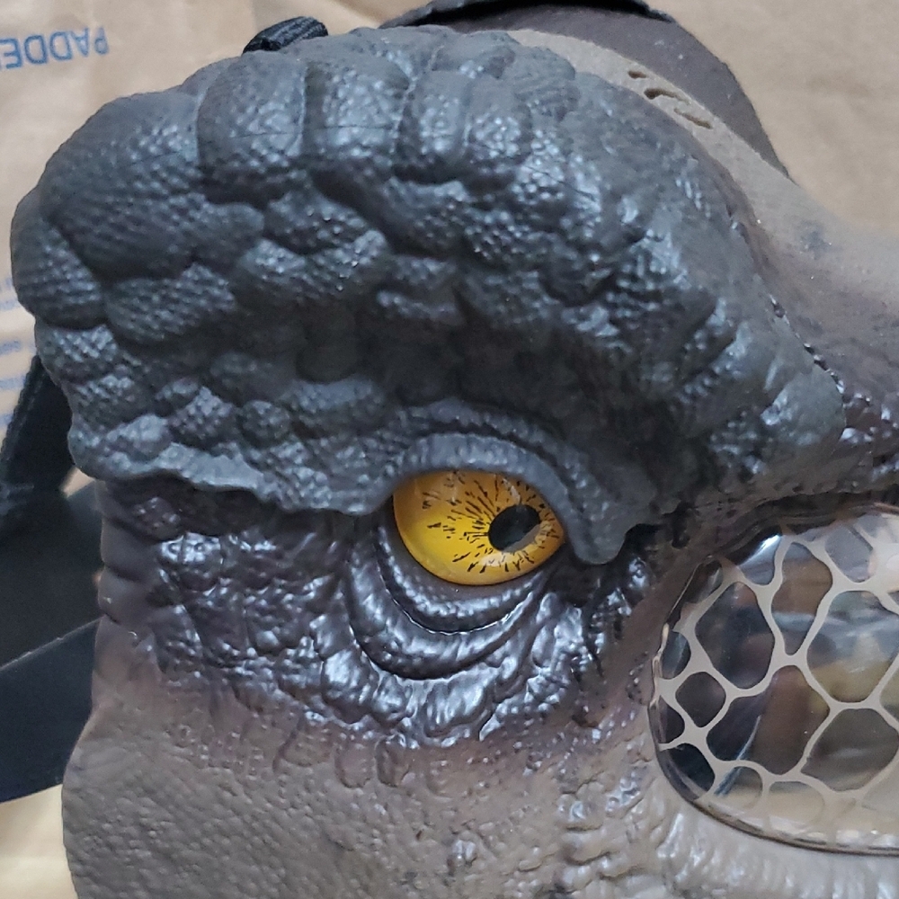 Mattel Dinosaur Mask with Yellow Eye - Picture 11 of 13
